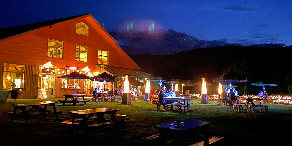 Von trapp lodge at night